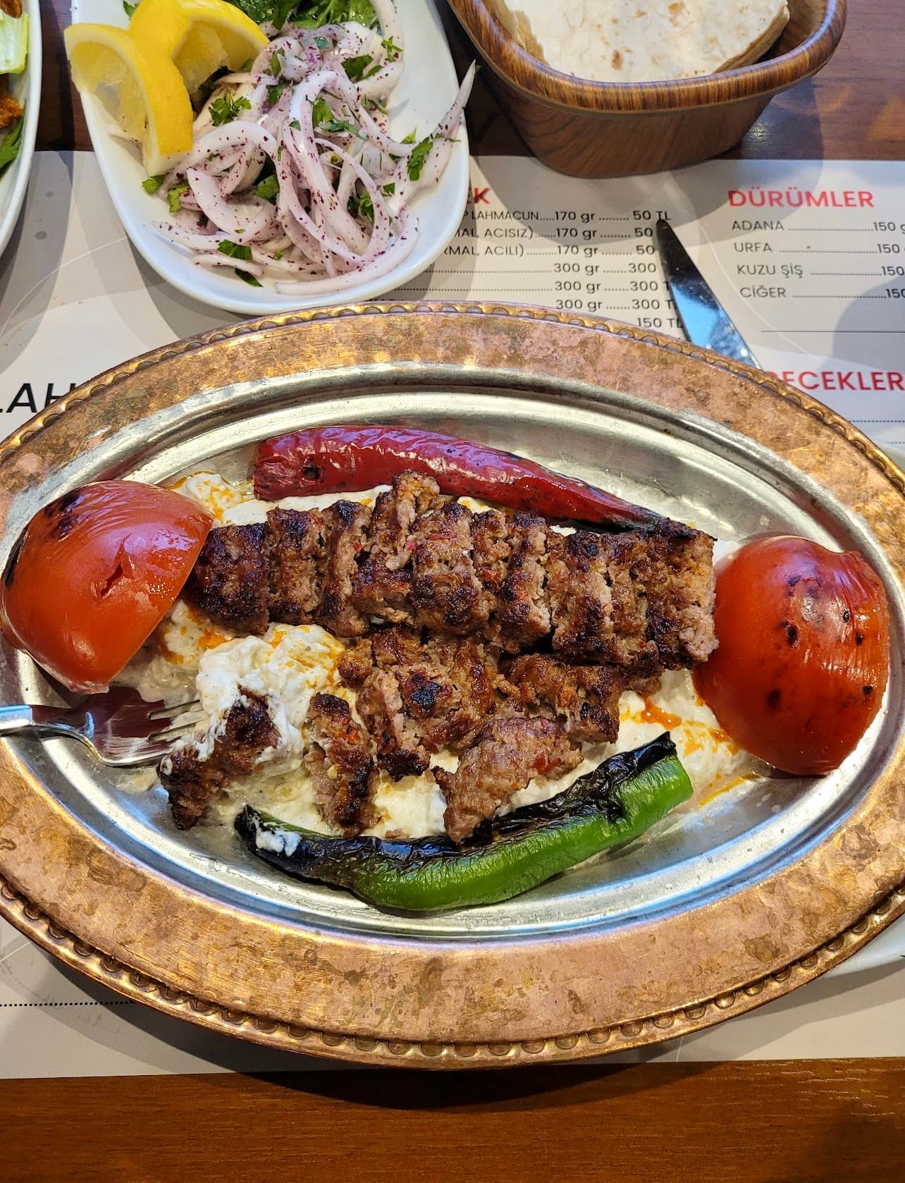 Kuzu Lahmacun Kebap — közde pişen lezzetlerden